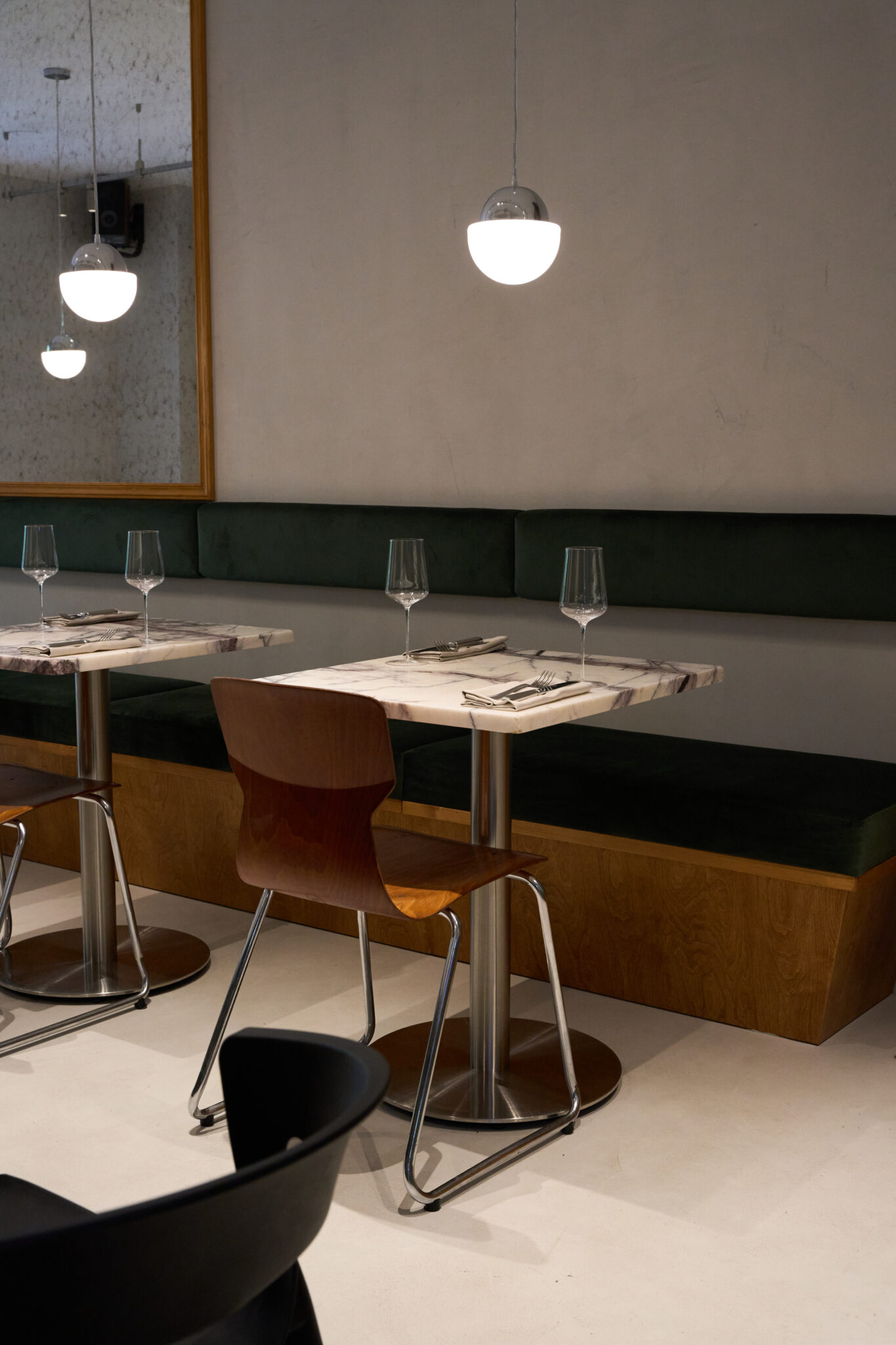 Centrale Bistro by Evgeny Vikentev