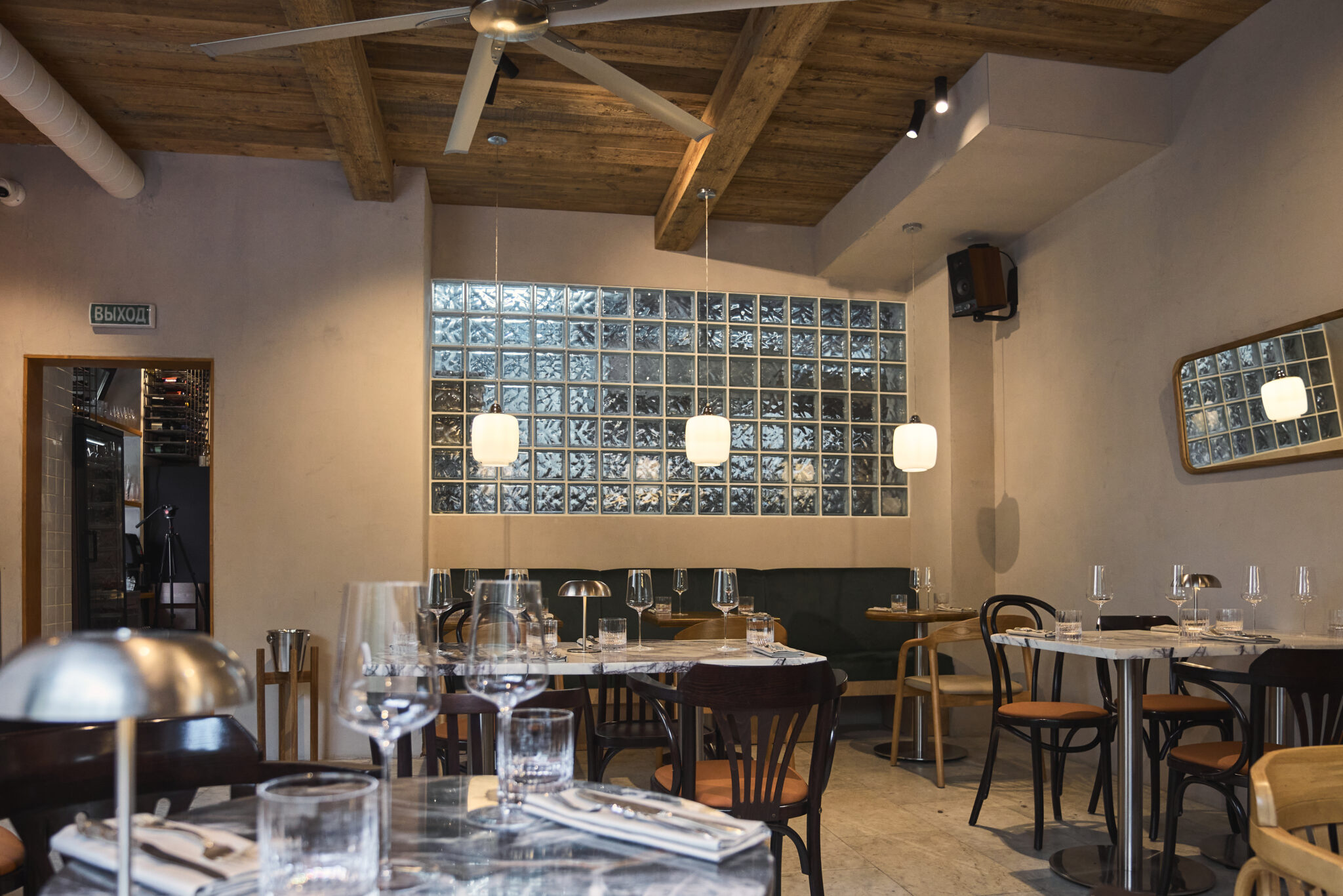 Centrale Bistro by Evgeny Vikentev