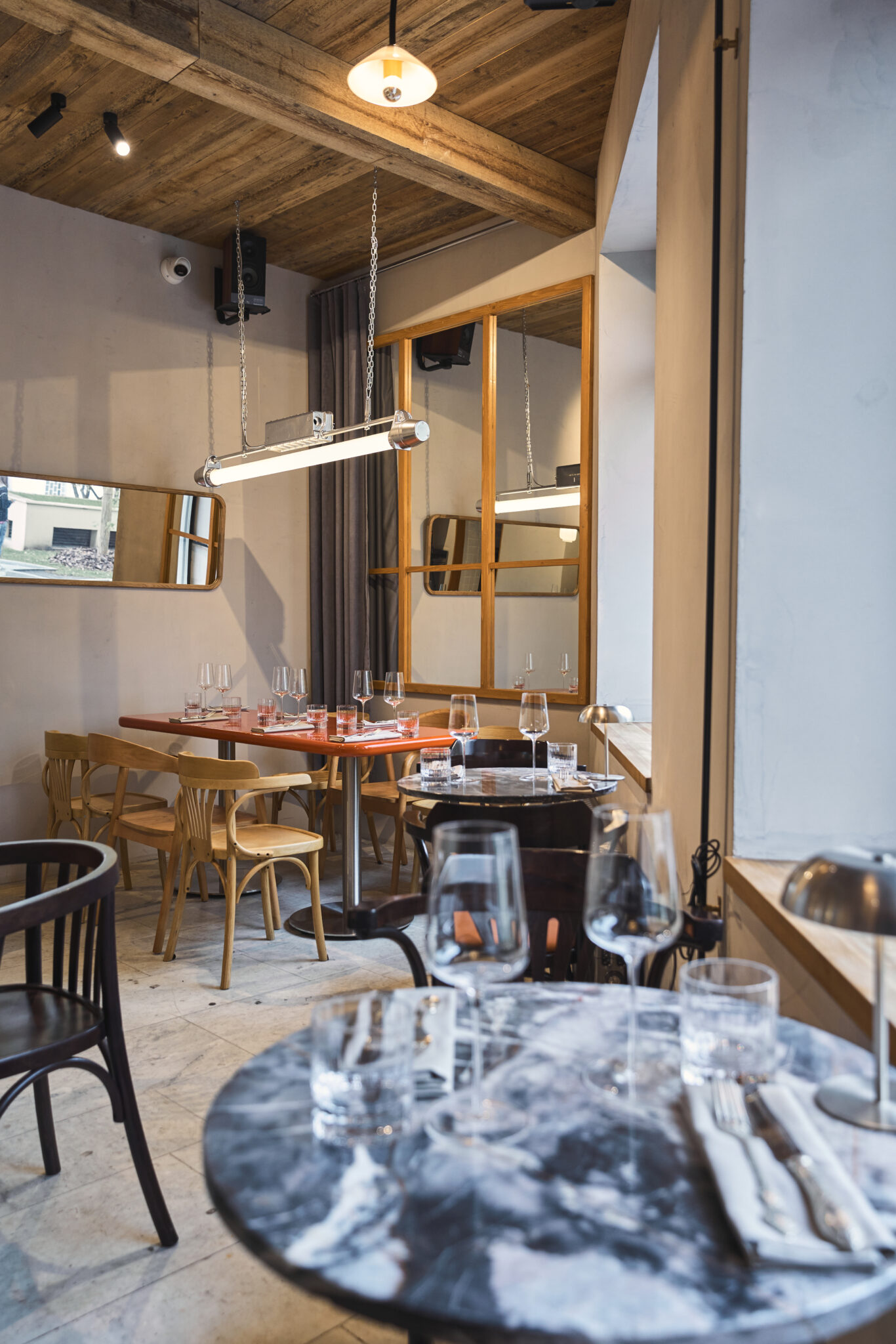 Centrale Bistro by Evgeny Vikentev