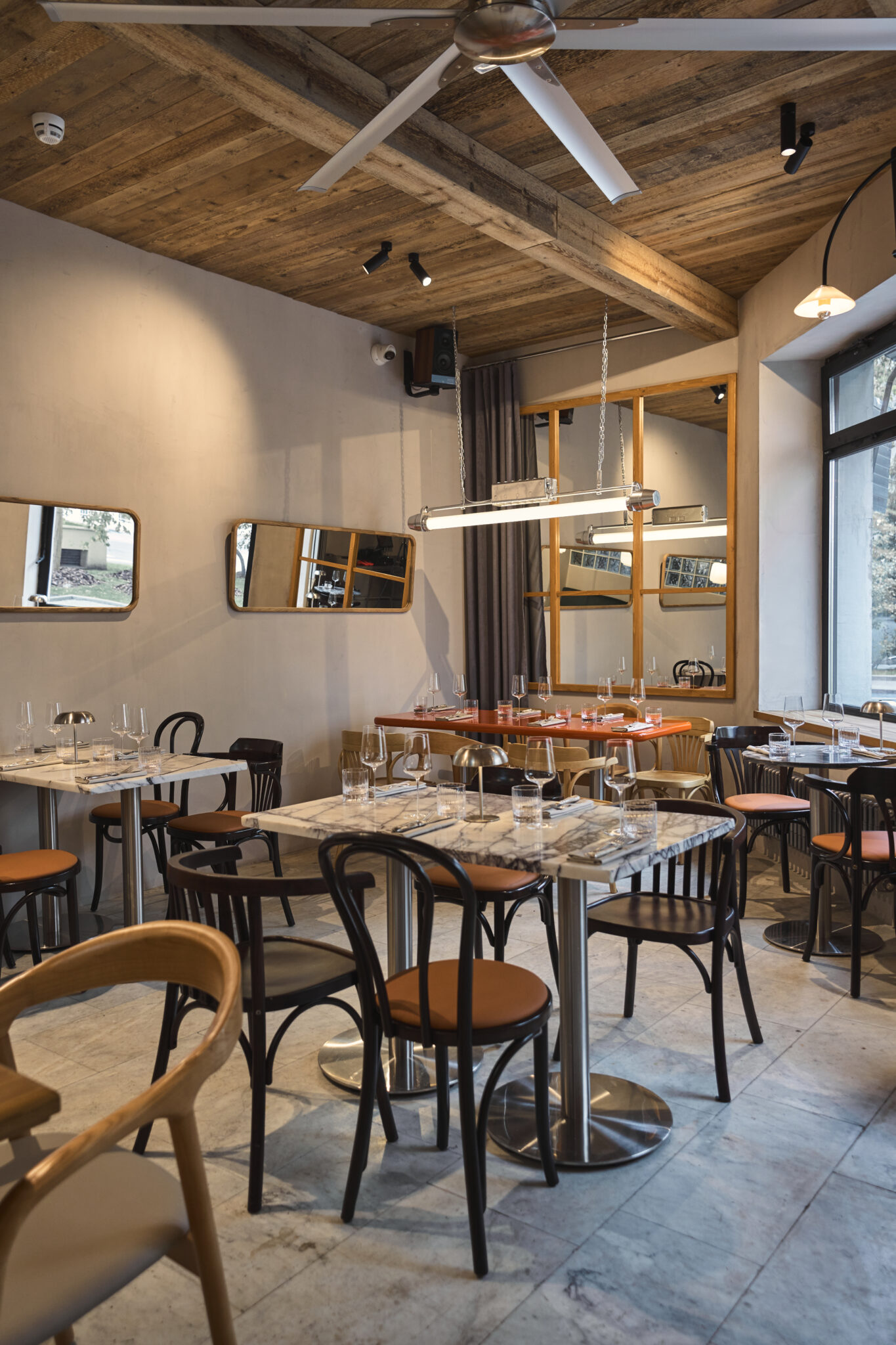 Centrale Bistro by Evgeny Vikentev